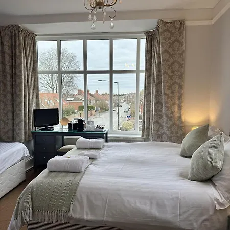 The Crescent 3* York