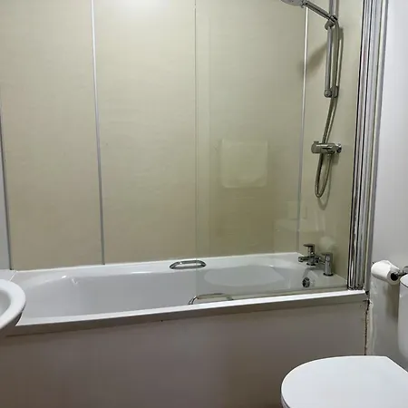 The Crescent Konukevi York