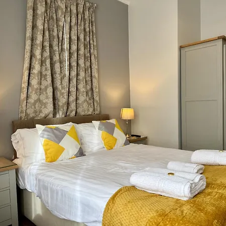 The Crescent Guest house *
