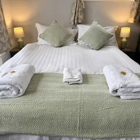 The Crescent Guest house 3*